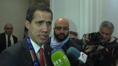 Guaidó asegura en París que España es "aliada de la democracia" y que se mantendrá de esa manera