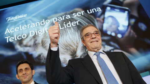 El presidente de Telefónica, Cesar Alierta, y el consejero delegado de la operadora, Jose Maria Alvarez-Pallete, en la presentación de resultados de 2014. REUTERS/Juan Medina