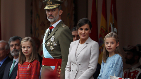 La familia real en el desfile militar del 12-O.