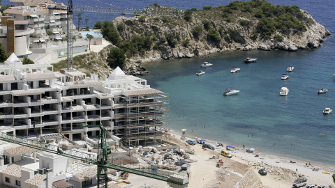 Un complejo de apartamentos construido en Altea, Alicante, en 2007.-AFP