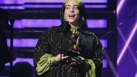 26.01.2020 - Billie Eilish y Finneas O'Connor (sin foto) aceptan el premio al Álbum del Año por "Cuando nos dormimos, ¿a dónde vamos?" REUTERS / Mario Anzuoni