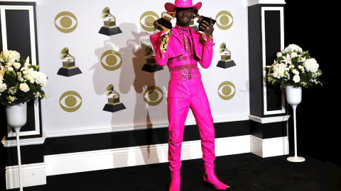 27/01 / 2020.- Lil Nas X posa en la sala de prensa con el Grammy por Mejor Pop Duo y Mejor Video Musical por 'Old Town Road'. EFE / EPA / DAVID SWANSON