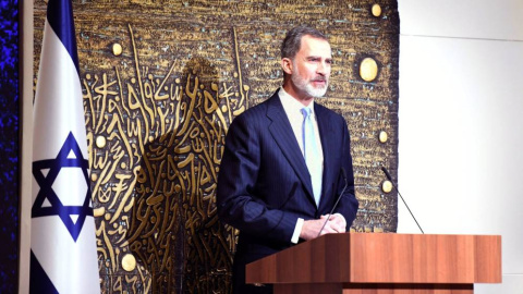 Felipe VI fue el responsable de hablar en nombre de todos los demás invitados con motivo del Quinto Foro Internacional del Holocausto, haciendo gala de su título honorífico en la ciudad israelí.- EFE