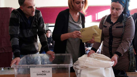 Recuento de votos en Turquía. /  SEDAT SUNA (EFE)