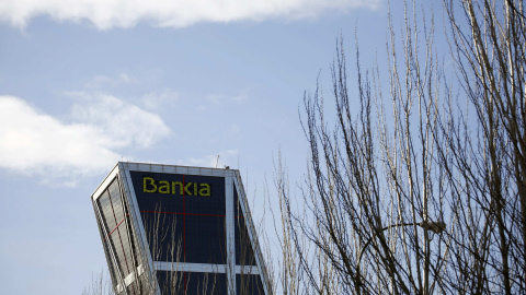 Detalle de la Torre Kio, en la madrileña Plaza de Castilla, donde tiene su sede Bankia. REUTERS