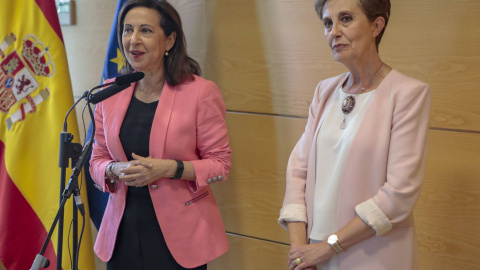 Margarita Robles, junto a Paz esteban. |	EFE