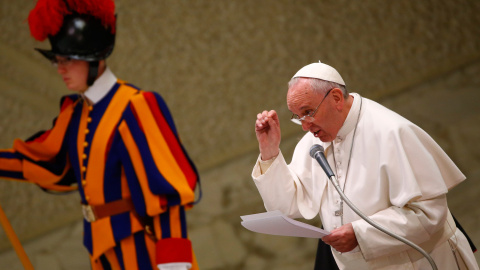 El papa Francisco durante su discurso en la Basílica de San Pedro, en el Vaticano. -REUTERS