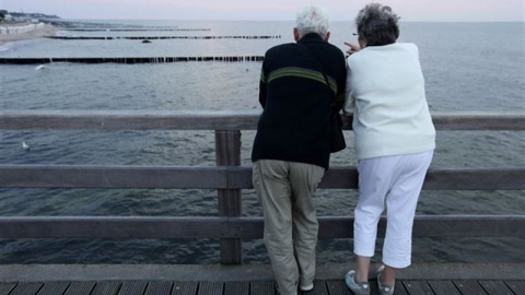 Dos ancianos de vacaciones./ EP