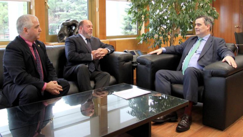 Miguel Cardenal, presidente del CSD, recibió ayer al Presidente de la Federación Internacional de Karate, Antonio Espinós, y la de su homólogo en la Federación Española, Antonio Moreno Marqueño. /FOTO: CSD