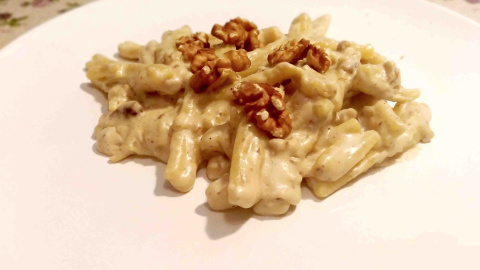  Pasta con gorgonzola y nueces. Pato Confinado.