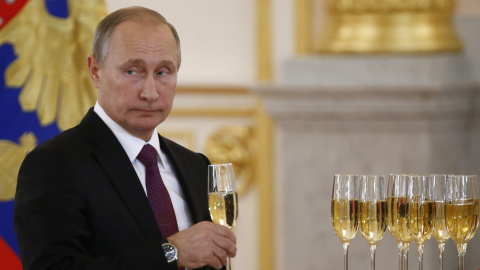 El presidente ruso, Vladímir Putin, asiste a una ceremonia de presentación de credenciales diplomáticas en el Kremlin, en Moscú. EFE/Sergei Karpukhin