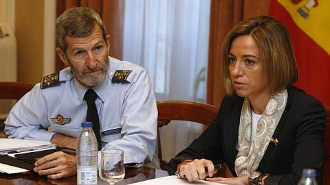 José Julio Rodríguez junto a Carme Chacón en la época en la que coincidieron en Defensa. /EFE