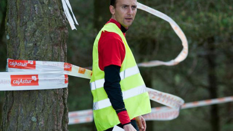 José Luis Capitán vigilando el normal transcurso de una carrera de cross.