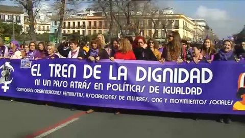 Una gran manifestación por la igualdad inunda Sevilla de color morado