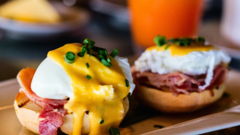 Huevos benedict.