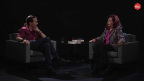 Pablo Iglesias entrevista a Lidia Falcón en 'Otra Vuelta de Tuerka'.