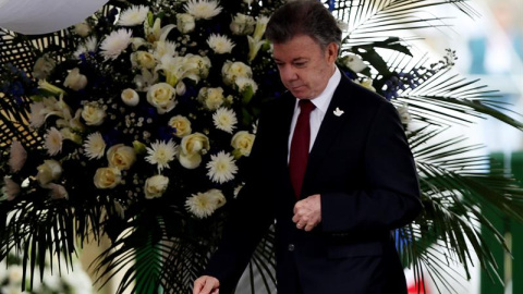 El presidente de Colombia, Juan Manuel Santos, asiste a un acto conmemorativo por el trigésimo aniversario de la toma del Palacio de Justicia de Colombia. - EFE