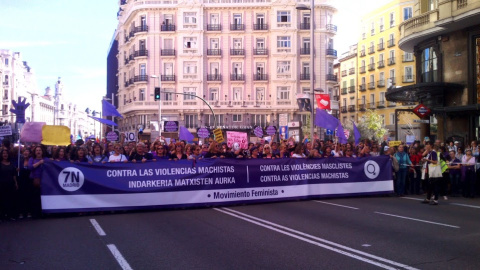 La marcha se detiene en la Gran Vía./ M. B.