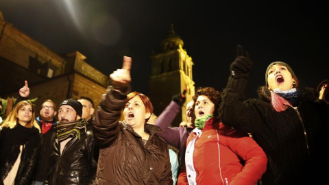 Concentración de los antitaurinos contra el festejo del Toro Jubilo de Medinaceli./ EFE