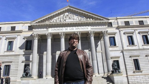 Miguel Urbán, frente al Congreso de los Diputados. EUROPA PRESS