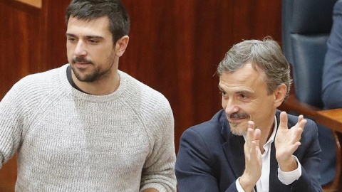 Imagen de archivo del senador de Podemos Ramón Espinar y el portavoz de Podemos en la Asamblea de Madrid, José Manuel López. EFE/FERNANDO ALVARADO