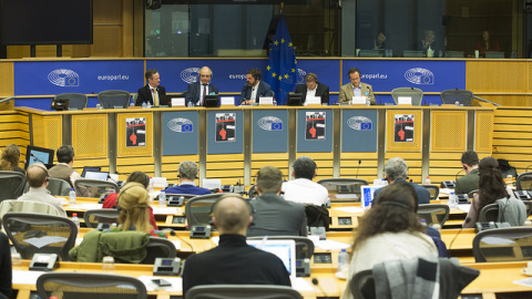 Los participantes en el debate en el Parlamento Europeo sobre la indefensión de los informantes y denunciantes.