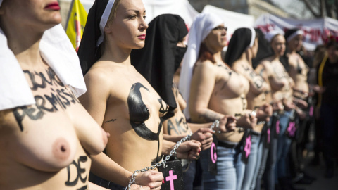 Las Femen reivindican los derechos de la mujer frente a la religión en París. /EFE