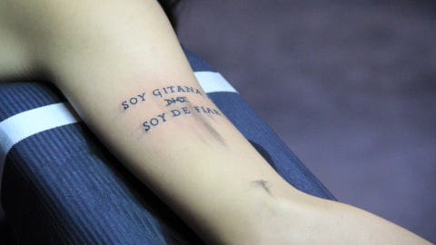 Tatuaje final de Amanda: "Soy gitana y soy de fiar" / Fundación Secretariado Gitano