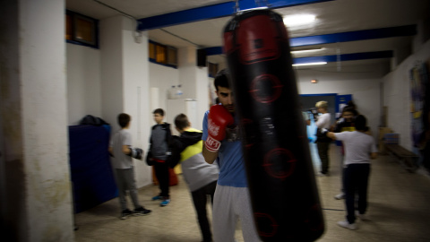 Los chavales en la escuela de boxeo de Hortaleza que coordina Julio RUBIO. REPORTAJE FOTOGRÁFICO: JAIRO VARGAS