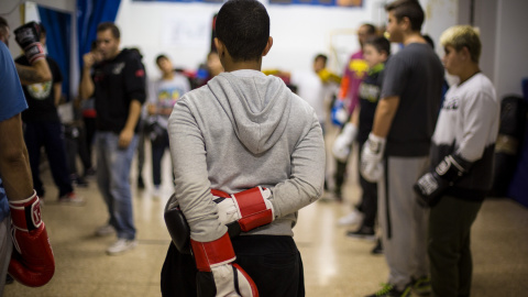 Los chavales en la escuela de boxeo de Hortaleza que coordina Julio RUBIO. REPORTAJE FOTOGRÁFICO: JAIRO VARGAS