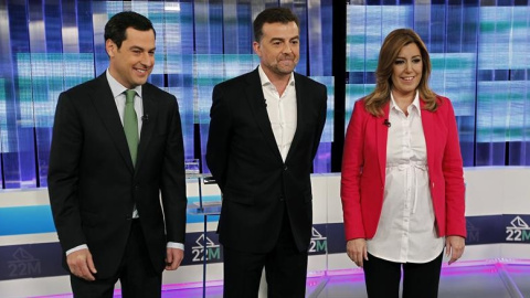 El candidato del PP a la Presidencia de la Junta de Andalucía, Juanma Romero, el candidato por IU, Antonio Maillo, y la candidata del PSOE, Susana Díaz. - EFE