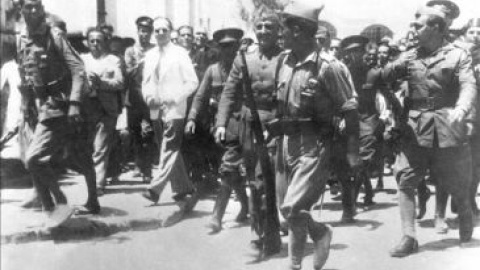 Fotografía de archivo fechada el 18 de julio de 1936 de la llegada de Francisco Franco a Ceuta procedente de Canarias, para asumir el mando del ejército