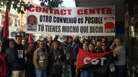 Una protesta de teleoperadores por un nuevo convenio estatal del sector del Contact Center.- JULIO FUENTES