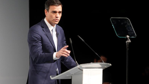 El secretario general del PSOE, Pedro Sánchez, durante su intervención en un foro organizado por el diario El Mundo, hoy en los Teatros del Canal, en Madrid. EFE/Víctor Lerena