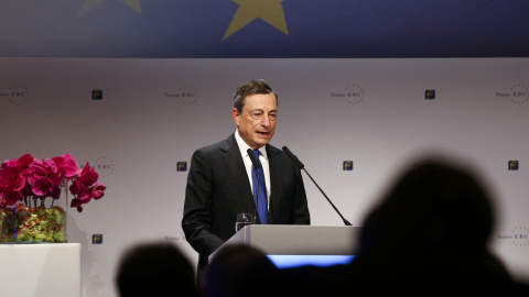 El presidente del BCE, Mario Draghi, durante su intervenciópn en un congreso de banca celebrado en Fráncfort. REUTERS/Ralph Orlowski