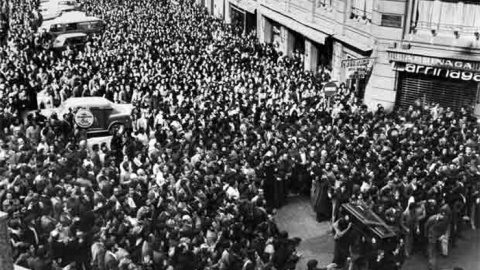 Funeral de los cinco obreros asesinados por la Policía en Vitoria.- EFE