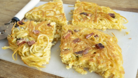 Frittata di spaghetti o tortilla de espaguetis.