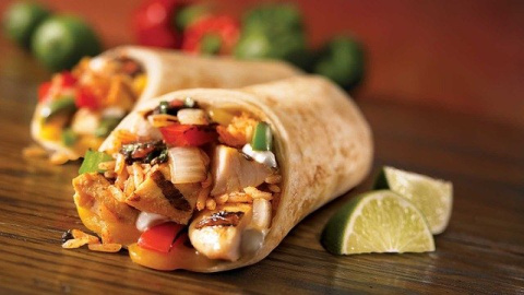 Burrito de pollo y verduras. 