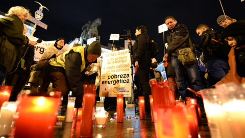 Concentración contra la pobreza energética en la madrileña Puerta del Sol. AFP PHOTO / Gerard Julien