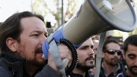 Pablo Iglesias en las protestas ante la sede de Gas Natural en Madrid / EFE