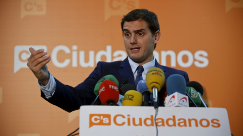 El presidente de Ciudadanos, Albert Rivera, en una rueda de prensa. REUTERS/Andrea Comas