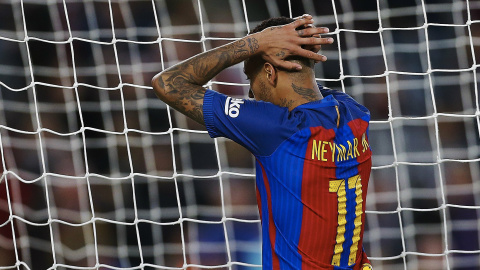 El delantero brasileño del FC Barcelona Neymar Jr., durante el partido frente al Málaga CF de la duodécima jornada de Liga de Primera División en el Camp Nou. EFE/Alejandro García