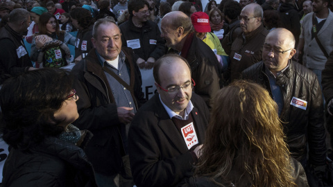 El lider del PSC, Miquel Iceta  participa junto a organizaciones y entidades sociales en la manifestación para pedir unos presupuestos de la Generalitat que sean sociales. EFE/Quique García