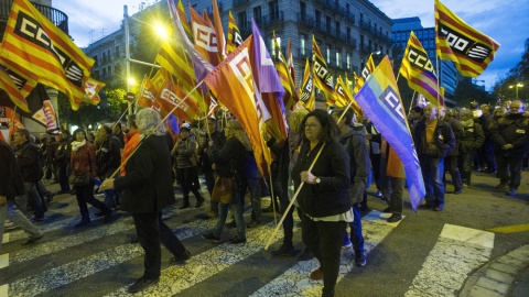 Organizaciones y entidades sociales de Catalunya participan en la manifestación para pedir unos presupuestos de la Generalitat que sean sociales y destinados a atender las necesidades reales de las personas. EFE/Quique García