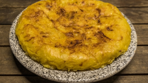 Tortilla de patatas vegana.