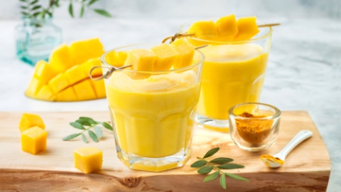 Mango lassi. 