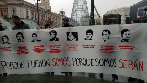 Pancarta por la Memoria este domingo en la Puerta del Sol / SARA PLAZA