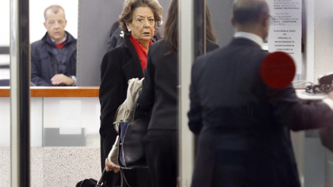 La senadora y exalcaldesa de Valencia por el PP, Rita Barberá, a su llegada esta mañana a la sede del Tribunal Supremo para declarar voluntariamente como investigada o imputada por un delito de blanqueo de dinero relacionado con el caso Ime