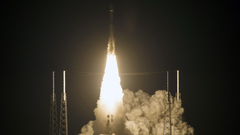 Lanzamiento del cohete Atlas V desde Cabo Cañaveral (instalaciones de la NASA)./ EFE