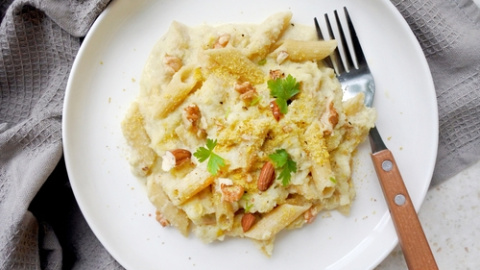  Penne rigate con salsa de coliflor.